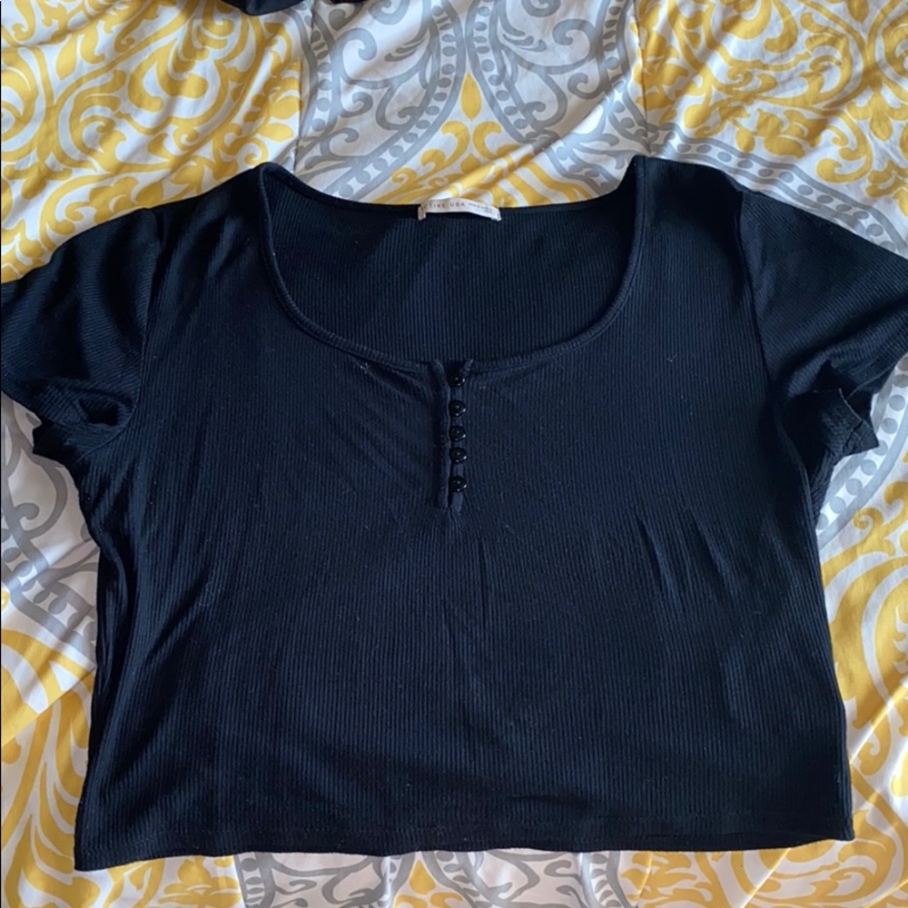 Black cropped shirt